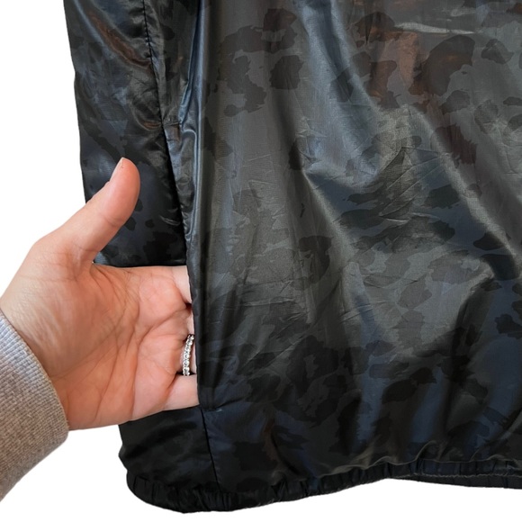 Nike Therma Fit Repel Reversible Black Leopard Semi-Cropped Puffer Vest Golf XL - Picture 15 of 16